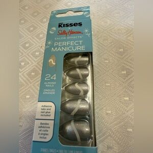 Sally Hansen press on nails